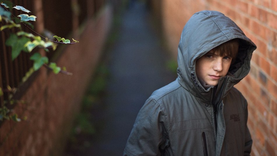 boy in alley looking worried