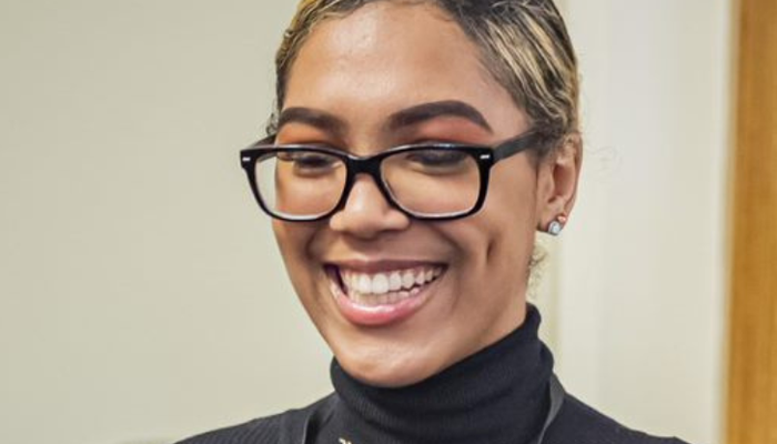 Young woman in a conversation smilling